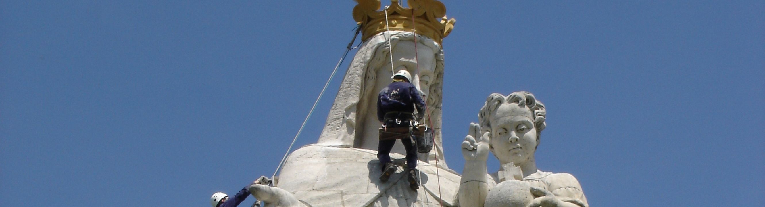 technicien cordiste urbain paris tour eiffel nuit 